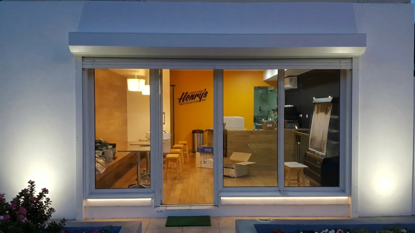 CAFETERÍA HENRY´S — CAFETERÍA HENRÝS, SIMPSON BAY, SINT MAARTEN | M2: 45